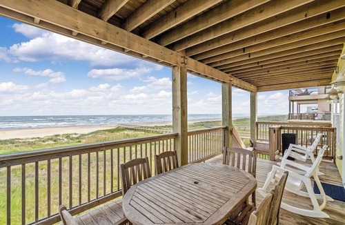Miramar House | Beachfront | Hot Tub | 5 Rooms | Private Walkover