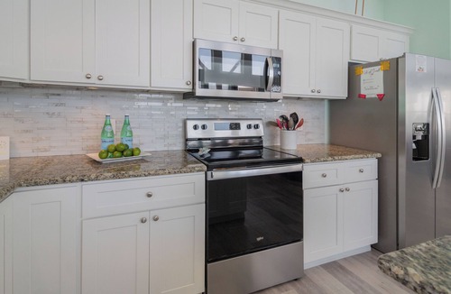Port Bolivar House | Beachfront | Hot Tub, Game Room, Mini Golf & More