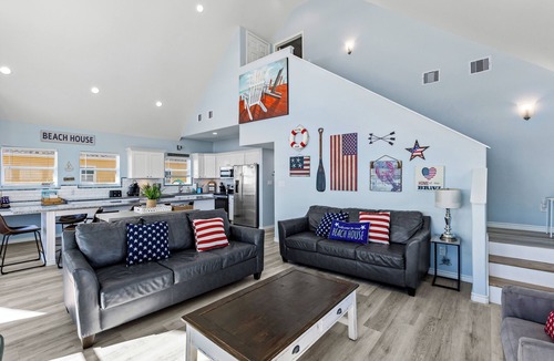 Gilchrist House | Beachfront | Hot Tub, Game Room, & Lift