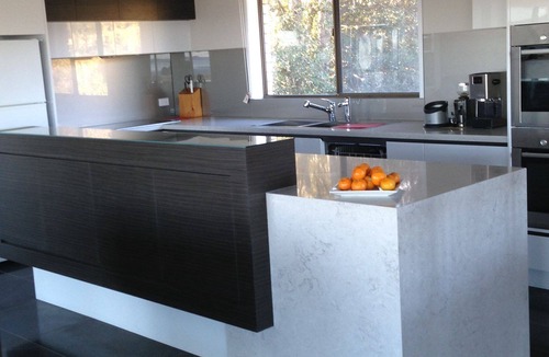 Maloneys Beach House | Beachfront house with panoramic water views