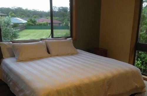 Maloneys Beach House | Beachfront house with panoramic water views