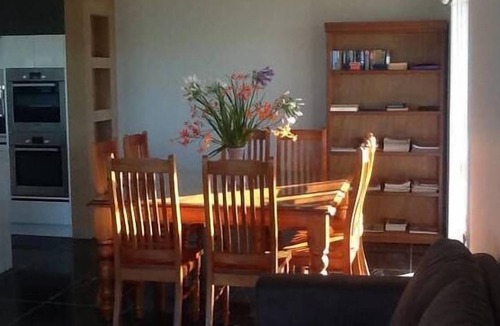 Maloneys Beach House | Beachfront house with panoramic water views