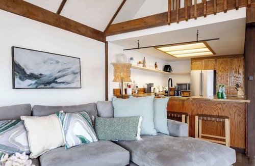 Retsil House | Beachfront House Getaway with Amazing Views&Access