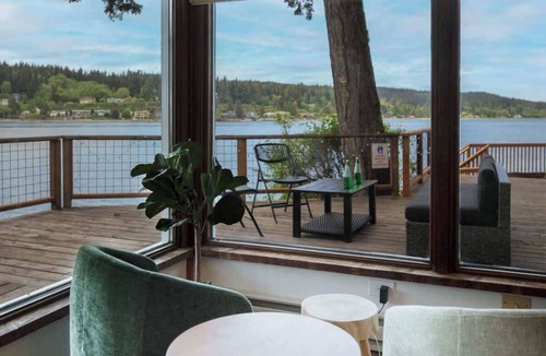 Retsil House | Beachfront House Getaway with Amazing Views&Access