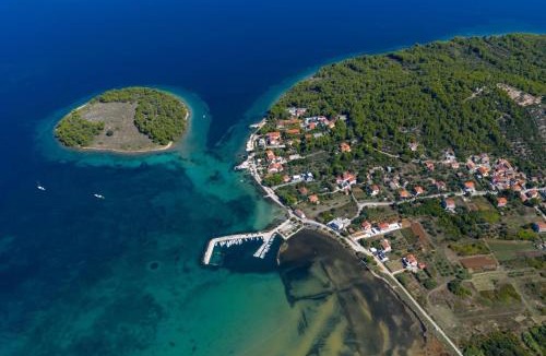 Pasman Villa | Beachfront house Miamore - 10 m from the sea