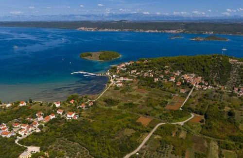 Pasman Villa | Beachfront house Miamore - 10 m from the sea