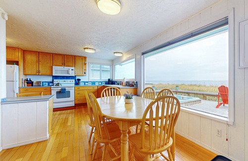Sequim House | Beachfront house overlooking Dungeness Bay with hot tub