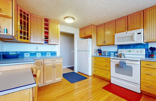 Sequim House | Beachfront house overlooking Dungeness Bay with hot tub