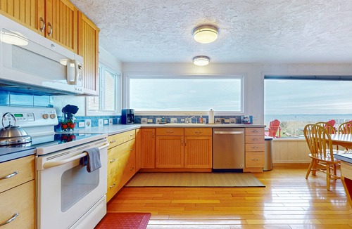 Sequim House | Beachfront house overlooking Dungeness Bay with hot tub