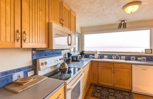 Sequim House | Beachfront house overlooking Dungeness Bay with hot tub