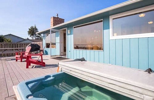 Sequim House | Beachfront house overlooking Dungeness Bay with hot tub