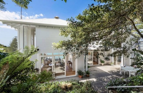 Palm Beach House | Beachfront house with direct access to Whale Beach!