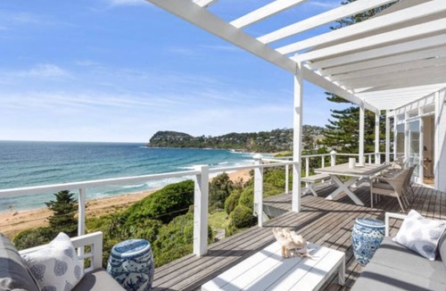 Palm Beach House | Beachfront house with direct access to Whale Beach!