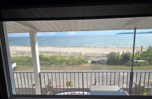 Crystal Beach Apartment | Beachfront in Crystal Beach