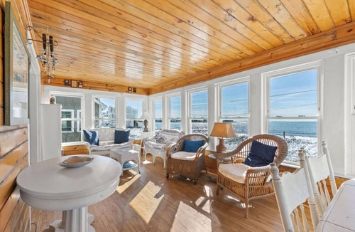 Silver Beach House | Beachfront in New Silver Beach, Central A/C