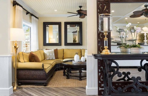 Uptown - Upper Duval Hotel | Beachfront Key West + Free Breakfast, Bar & Pool