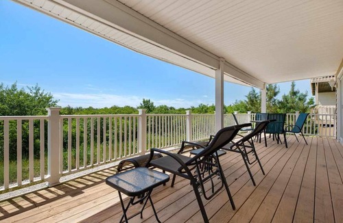 Southend Condo | BEACHFRONT LARGE SOUTHEND 3 BEDROOM 2 BATH CONDO