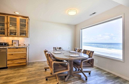 Lincoln Beach Condo | Beachfront Lincoln City Condo-Patio & Pool Access!