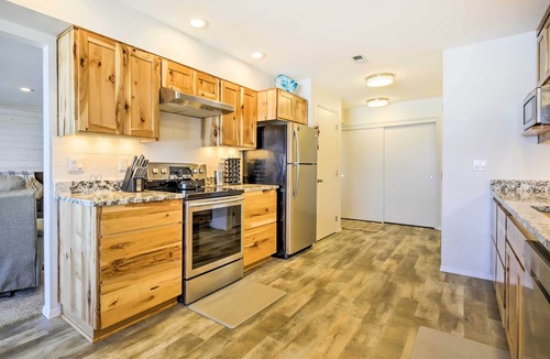 Lincoln Beach Condo | Beachfront Lincoln City Condo-Patio & Pool Access!