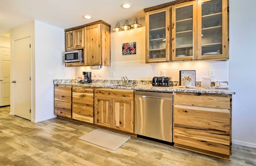 Lincoln Beach Condo | Beachfront Lincoln City Condo-Patio & Pool Access!