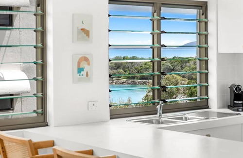 Buddina Apartment | Beachfront living & ocean views