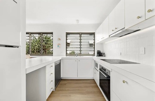 Buddina Apartment | Beachfront living & ocean views