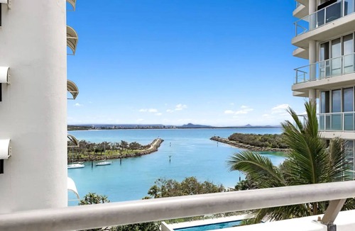 Buddina Apartment | Beachfront living & ocean views