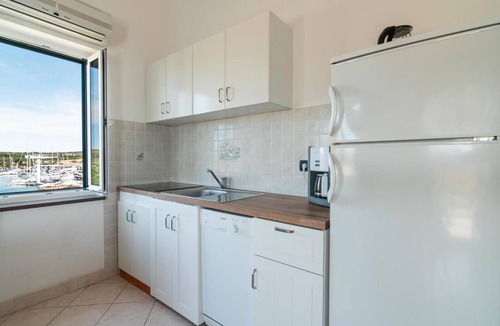 Simuni Apartment | Beachfront Lovro 6 apartment