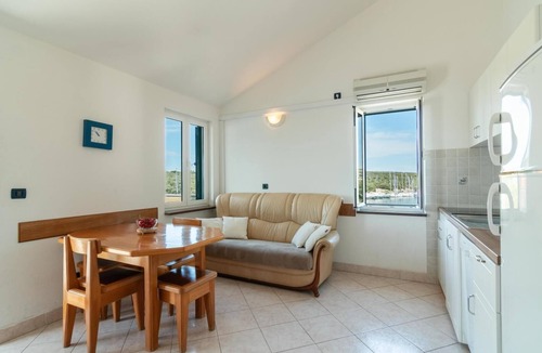 Simuni Apartment | Beachfront Lovro 6 apartment