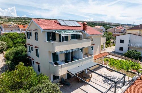 Simuni House | Beachfront Lovro apartment by Pag tours