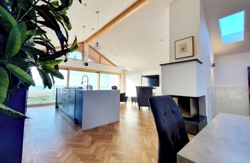 Shoreham-by-Sea House | Beachfront luxury modern open plan Townhouse.