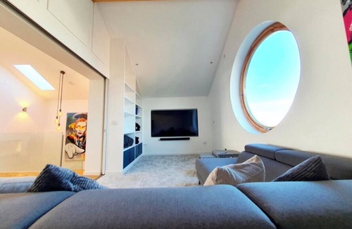 Shoreham-by-Sea House | Beachfront luxury modern open plan Townhouse.