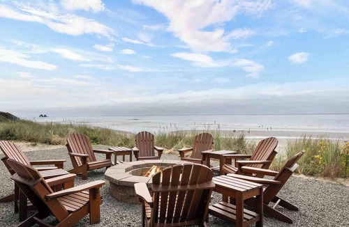Rockaway Beach House | Beachfront Luxury, HotTub, Spa, Big Arcade, Open Layout, 4 Owner Suites, FirePit
