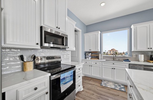 Surfside Beach House | Beachfront Luxury! New Build 2026! Hot Tub. Pets