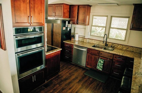 Punaluu House | Beachfront Luxurious Hawaiian Oasis