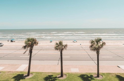 Galveston Apartment | Beachfront luxury at Dawn 1036