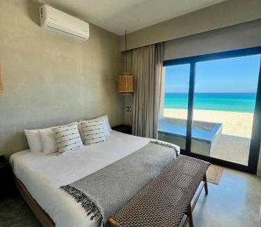 La Paz Apartment | Beachfront Luxury Condo Private Jacuzzi Ocean Views
