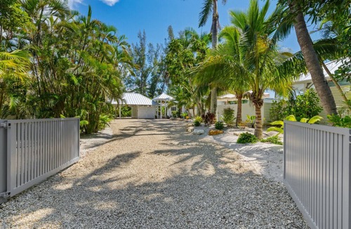 Holmes Beach House | Beachfront Luxury/heated pool