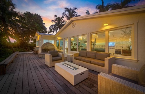 Holmes Beach House | Beachfront Luxury/heated pool