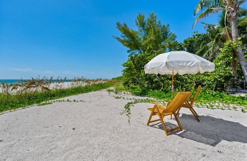 Holmes Beach House | Beachfront Luxury/heated pool