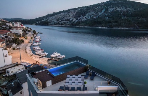 Vinisce Villa | Beachfront luxury villa Vinisce