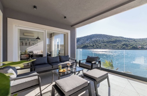 Vinisce Villa | Beachfront luxury villa Vinisce