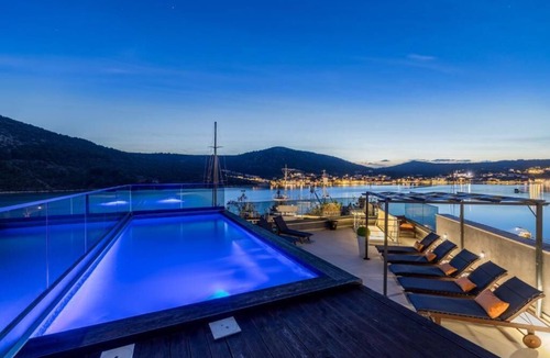 Vinisce Villa | Beachfront luxury villa Vinisce
