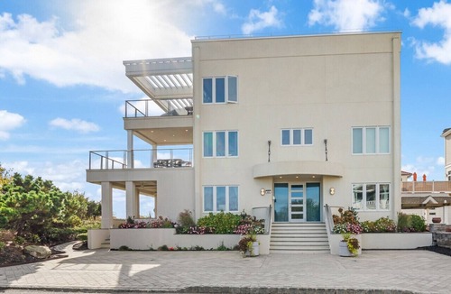 A-Zone House | Beachfront Mansion+ Ocean Views