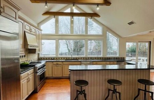 Long Island House | BEACHFRONT MANSION PRIVATE PATH TO PRIVATE BEACH