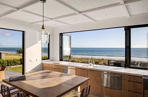 Papamoa Beach House | Beachfront Mediterranean Villa