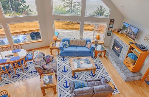 Moclips House | Beachfront Moclips Retreat w Hot Tub Fire Pit