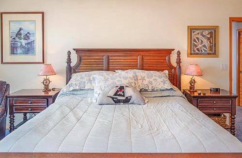 Moclips House | Beachfront Moclips Retreat w Hot Tub Fire Pit