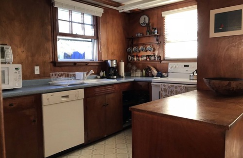 Monomoy Cottage | Beachfront Monomoy cottage near Town