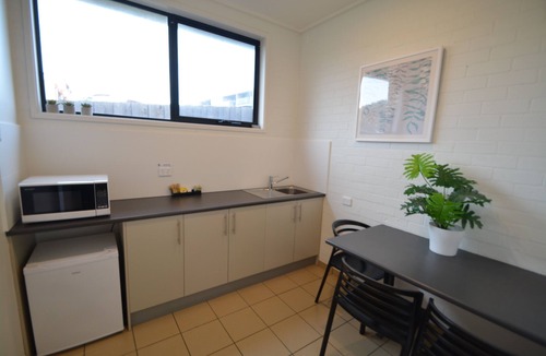 Apollo Bay Hotel | Beachfront Motel